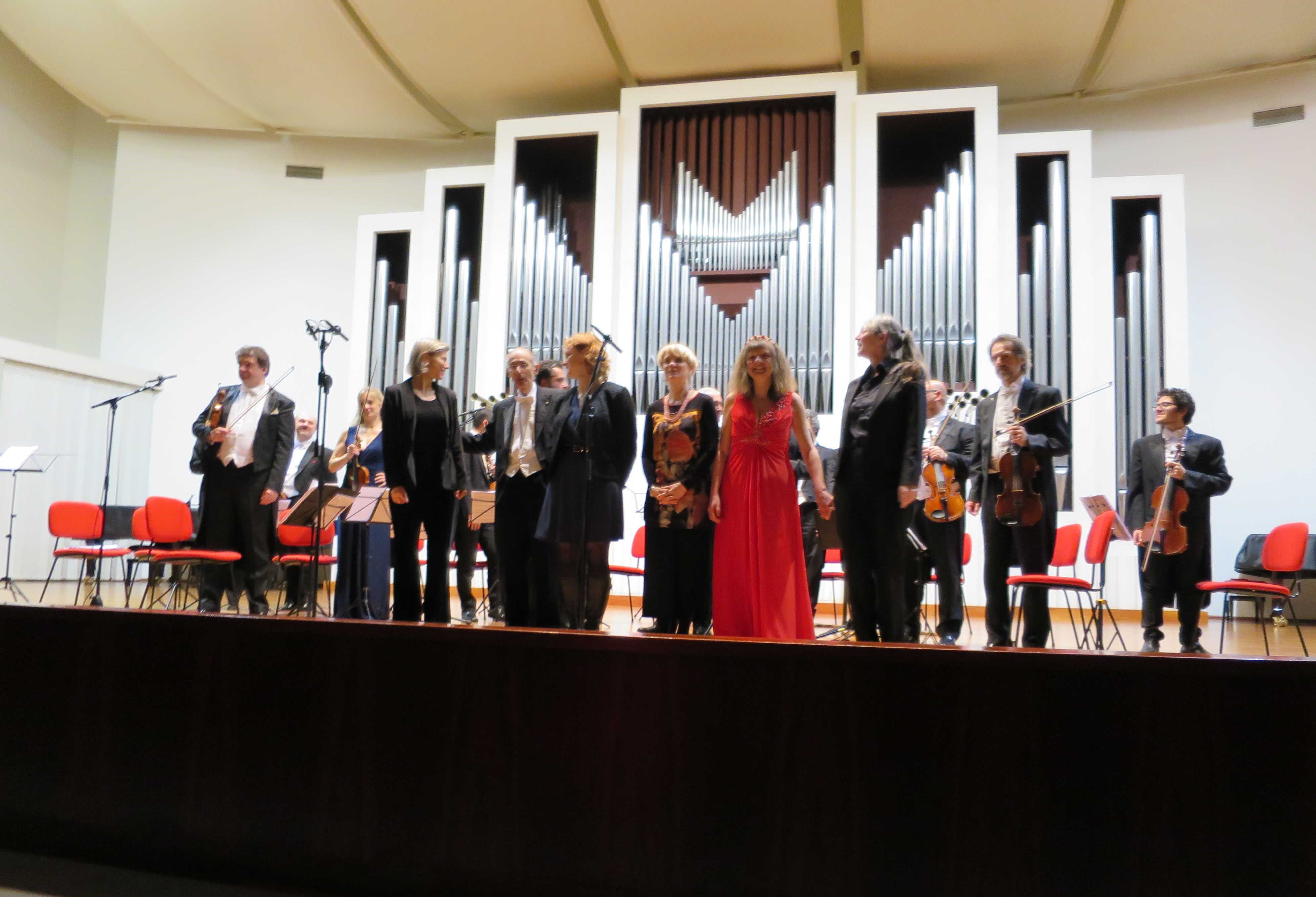 The Five Composers who could attend the concert, with Claudio Scimone and I Solisti Veneti (L-R: MCDS, CS, MH, HJ, FF, SM)