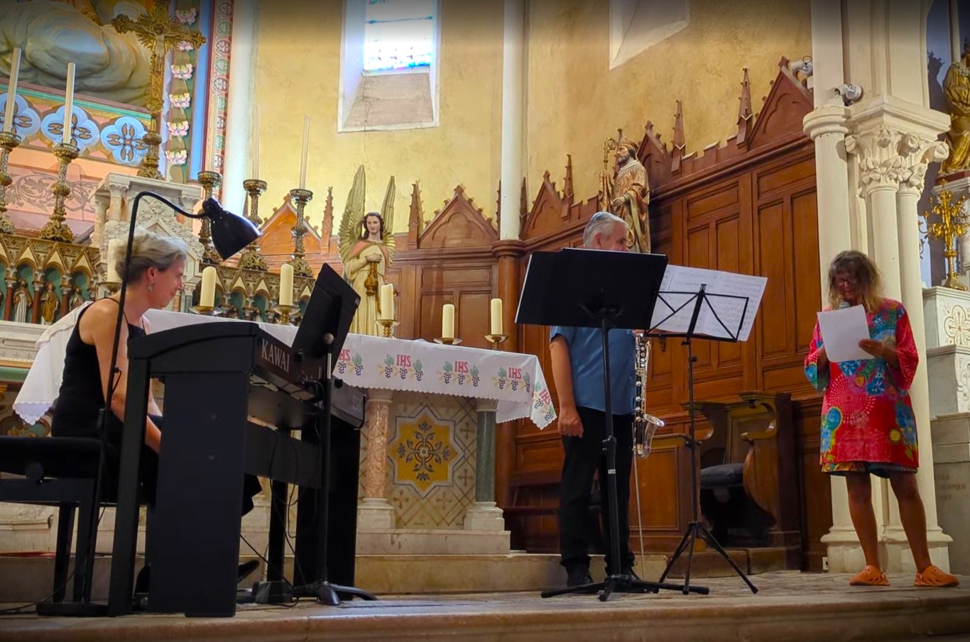 Fiona introducing 'Beaver Moon'